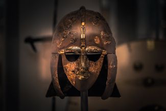 Шлем из Саттон-Ху (реконструкция). Предположительно, принадлежал англосаксонскому королю Редвальду (VII век)