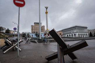Anti-tank barricades in central Kyiv