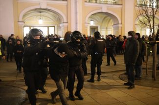 Riot police arrest an anti-war protesters in St. Petersburg. February 26, 2022.