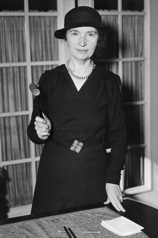Маргарет Сэнгер открывает Американскую конференцию по контролю над рождаемостью и национальному восстановлению в Вашингтоне, 15 января 1934 года