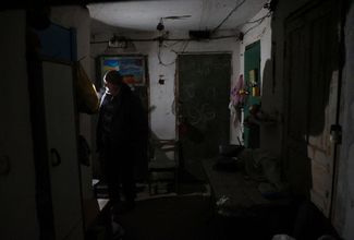 64-летний житель Северска Александр Кузенко в подвале жилого дома, 13 января 2023 года