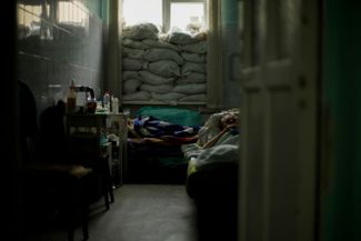 Пациенты в одной из больниц Покровска, города на северо-западе Донецкой области