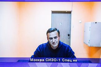 Алексей Навальный на заседании Мособлсуда по видеотрансляции из «Матросской Тишины»
