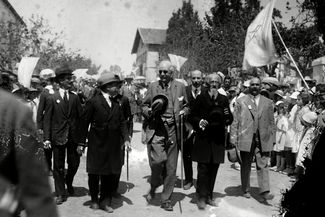 Артур Бальфур в одном из еврейских поселений Палестины. 1925 год