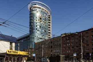 Бизнес-центр LUWR напротив метро «Лукьяновская». 15 марта 2022 года