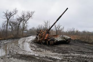 Уничтоженный украинский танк в районе Авдеевки
