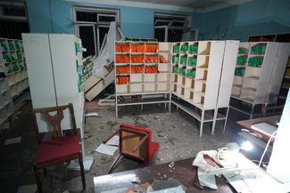 Регистратура городской больницы № 2 после обстрела со стороны ВСУ