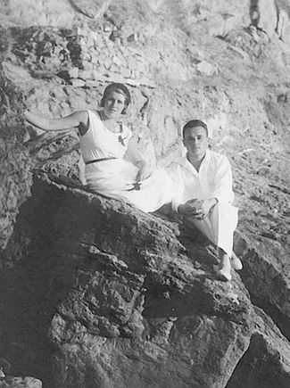 Сергей Королев с женой Ксенией Винцентини. Крым, 1934 год
