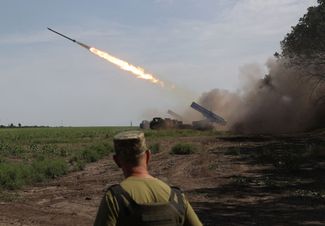 Украинская артиллерия на линии фронта