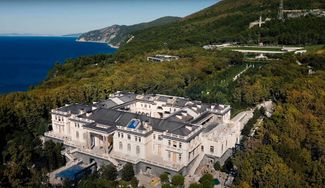A drone photo of the residence on Cape Idokopas that was the focus of Alexey Navalny’s investigation titled “Putin’s Palace”