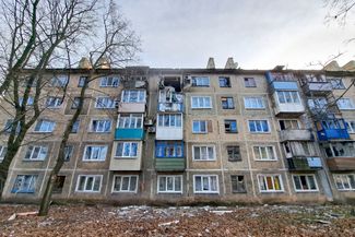 Жилая пятиэтажка в Петровском районе Донецка, поврежденная при обстреле города со стороны ВСУ