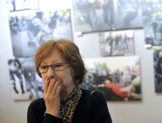 Лия Ахеджакова на фотовыставке, посвященной митингу 6 мая 2012 года на Болотной площади. 19 марта 2013 года