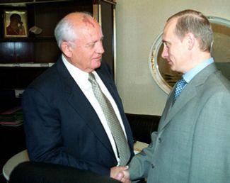 Vladimir Putin greets Mikhail Gorbachev in the Kremlin. August 10, 2000