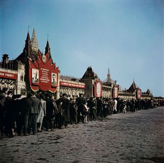 Tourists visit Moscow’s Red Square in 1947.
