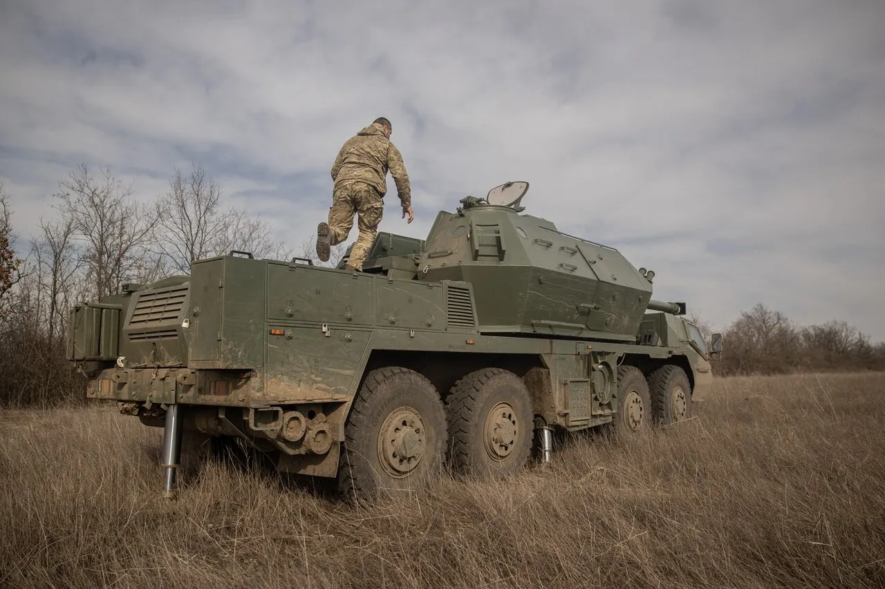 Украинские саперы обезвреживают российские мины. На фестивале молодежи в  Сочи рассказывают об «американском фашизме» Семьсот сорок пятый день войны.  Фотографии — Meduza