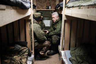 Сергей Собянин с военными из Москвы во время своей поездки в зону «специальной военной операции» в декабре 2022-го