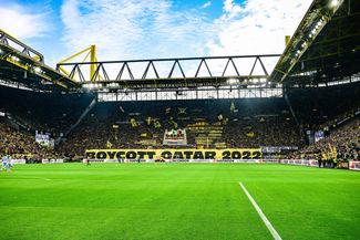 Акция против ЧМ в Катаре болельщиков дортмундской «Боруссии». 5 ноября 2022 года