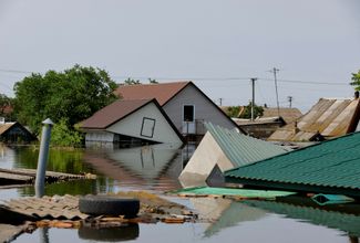 Затопленный жилой район в городе Голая Пристань — он находится на территории, аннексированной Россией