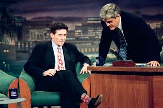 Съемки передачи The Tonight Show. Актер Гэбриел Бирн с ведущим Джеем Лено, 1993 год