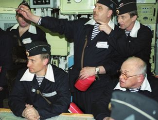 Владимир Путин на командном пункте подводной лодки «Карелия». Мурманская область, 6 апреля 2000-го