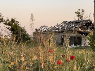 Разрушенные артиллерийскими обстрелами дома в Посад-Покровском Херсонской области