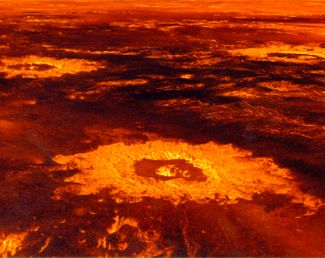 Реконструированное на основе снимков «Магеллана» изображение поверхности планеты. Видны кратер Саския (вблизи) и кратер Данилова (слева)