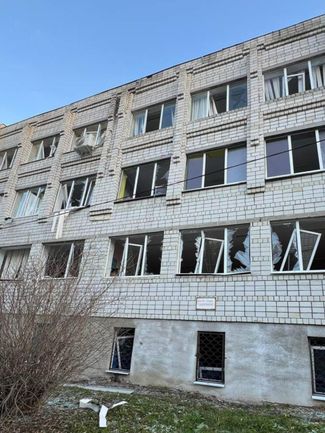 Школа во Львове, получившая повреждения при ударе