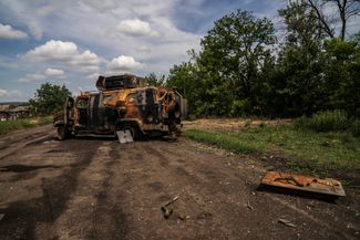 Разбитый бронеавтомобиль ВСУ «Козак-5» под Часовым Яром