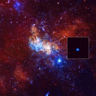 Сверхмассивная черная дыра в центре нашей галактики, Млечного пути, называется Стрелец А*, или Sgr A*. По существующим оценкам, она содержит массу, примерно в 4,5 миллиона раз превышающую массу нашего Солнца.