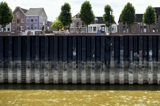 Набережная реки Ваал в городе Неймеген. 8 августа 2022 года