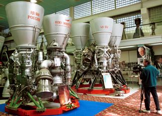Ракетный двигатель РД-180 на НПО «Энергомаш». Химки, 15 мая 2000 года