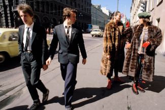 Fashionable youngsters in Leningrad, 1987.