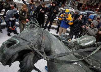 Власти Киева решили снести памятник участнику Гражданской войны на стороне большевиков Николаю Щорсу
