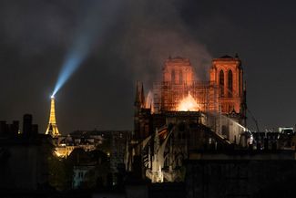 A fire destroys the Notre Dame Cathedral’s spire and most of the roof, but the building’s stone vaulted ceiling prevents extensive damage to the interior. Officials have found no evidence of arson, and investigators think a short-circuit or cigarette butt could have started the fire.