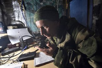 Боец интернациональной бригады «Пятнашка» аннексированной ДНР на позициях под Авдеевкой