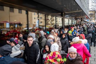 The line of refugees from Ukraine at the Swedish migration office in Stockholm. March 9, 2022