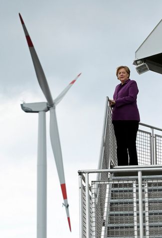 Одним из главных направлений политики Меркель стал так называемый энергетический поворот (Energiewende), направленный на постепенный отказ страны от опасных и невозобновляемых источников энергии. 18 августа 2010 года она посетила ветряную электростанцию в городе Кремпин. Несмотря на масштабные инвестиции в «зеленую энергетику», всех поставленных целей правительство Германии достичь не смогло. Но это одна из причин, почему для правительства Меркель было так важно достроить трубопровод «Северный поток — 2», который должен компенсировать потери страны от отказа от атомной энергии и добычи бурого угля.