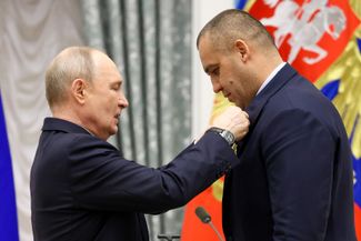 Владимир Путин и Умар Кремлев, 22 апреля 2026 года
