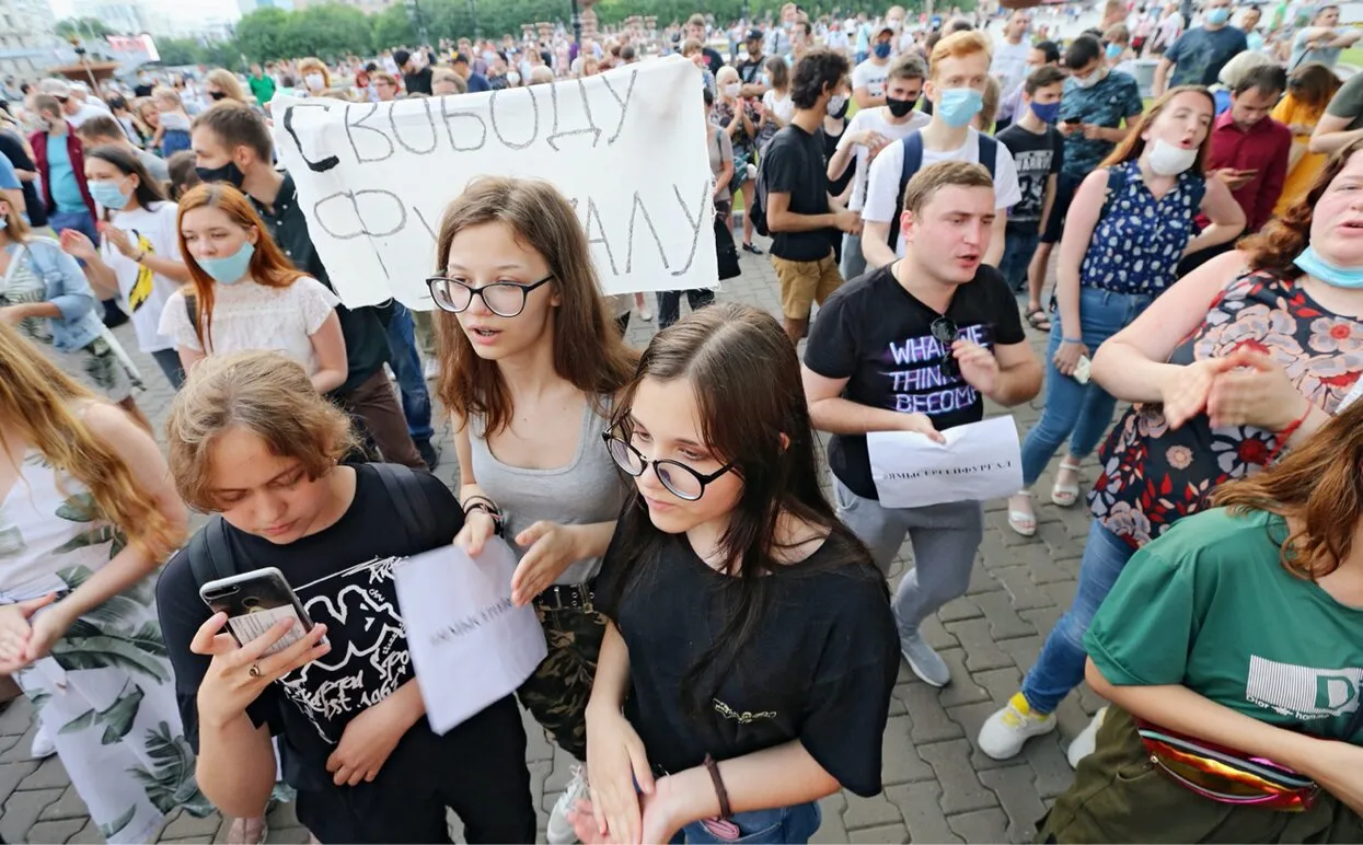 Вы развязываете войну» Как федеральная власть пытается успокоить протесты в  Хабаровске. Репортаж Анастасии Якоревой — Meduza