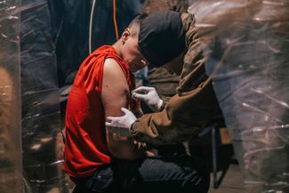 Первая помощь раненому на «Азовстали». 10 мая 2022 года