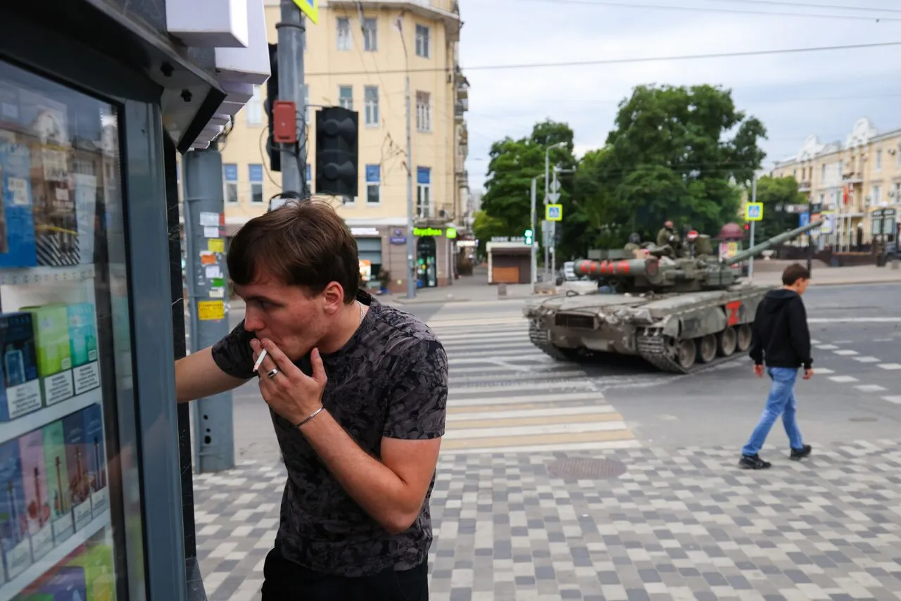 Танки в Ростове-на-Дону. Город захвачен бойцами ЧВК Вагнера. Губернатор  просит жителей не выходить из дома Фотографии — Meduza