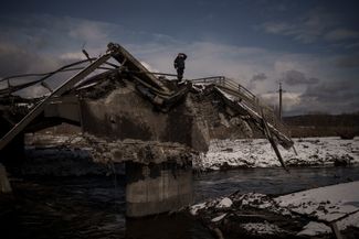 Мост через Ирпень до уничтожения был единственным маршрутом для эвакуации из этого города Киевской области