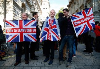 Сторонники выхода из ЕС после объявления итогов референдума. Лондон, 24 июня