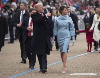 Дональд Трамп и Мелания Трамп на параде во время инаугурации. Вашингтон, 20 января 2017 года