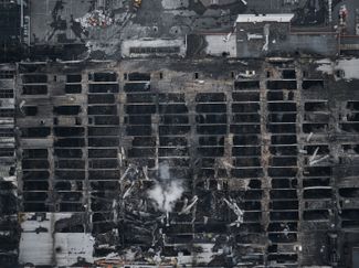 Вид на разрушенный гипермаркет с высоты птичьего полета