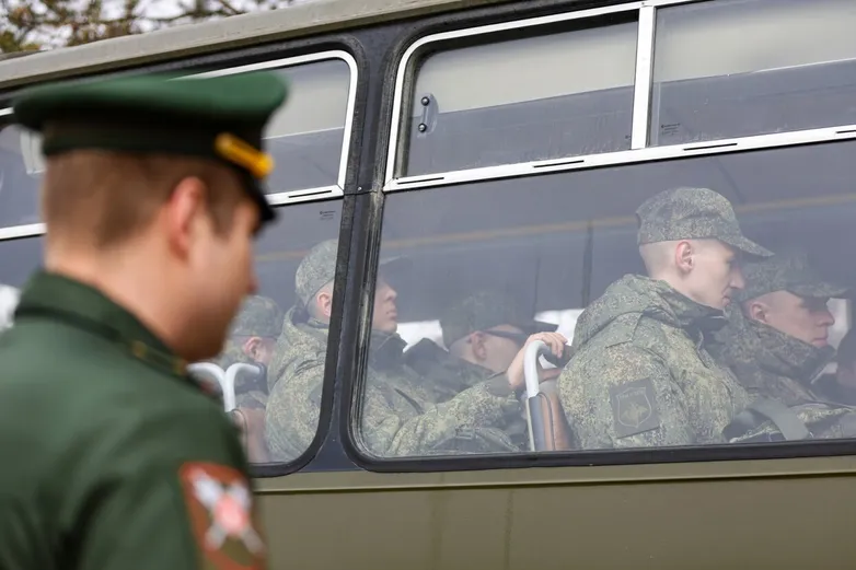 Путин называет слухи о мобилизации после выборов «чушью». Но за годы войны власти сделали многое, чтобы эти слухи пугали россиян