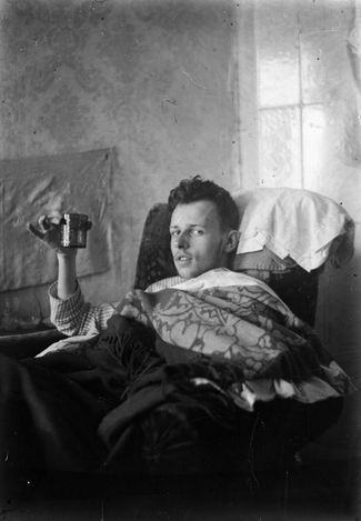 Андрей Сахаров во время болезни, приблизительно 1938–1940 годы. В это время Сахаров — студент физического факультета Московского университета