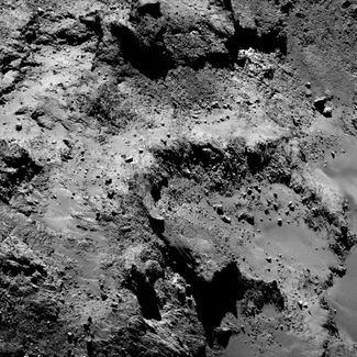 Снимок участка «Имхотеп» с расстояния примерно в 15 километров от поверхности кометы. 22 января 2015 года