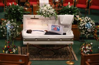 Похороны Фредди Грея, 27 апреля