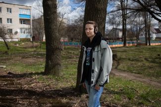 28-летняя журналистка Марина Костылянченко была задержана дома вечером 25 марта. Участия в акции «День воли» она не принимала. Дверь в квартиру Марины выломали, провели осмотр на наличие оружия и взрывчатки. Затем Костылянченко арестовали на 15 суток